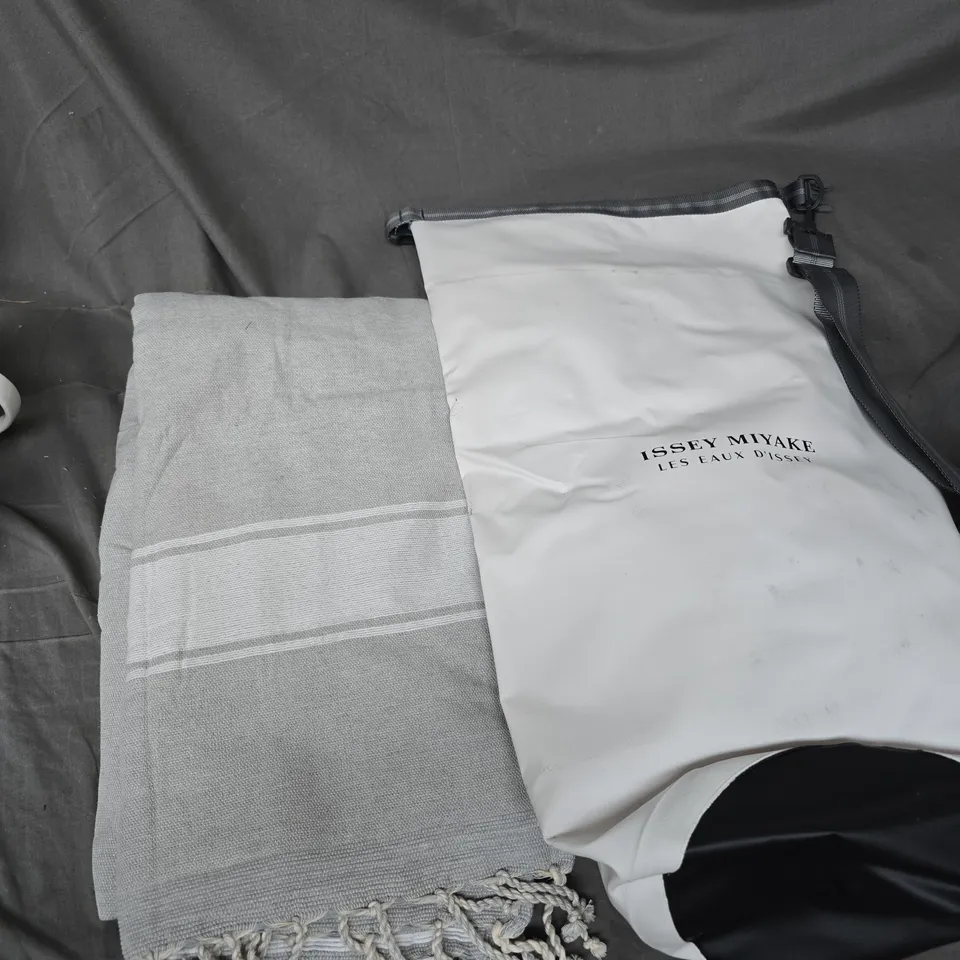 ISSEY MIYAKE LES EAUX D ISSEY DRY BAG AND TOWEL 