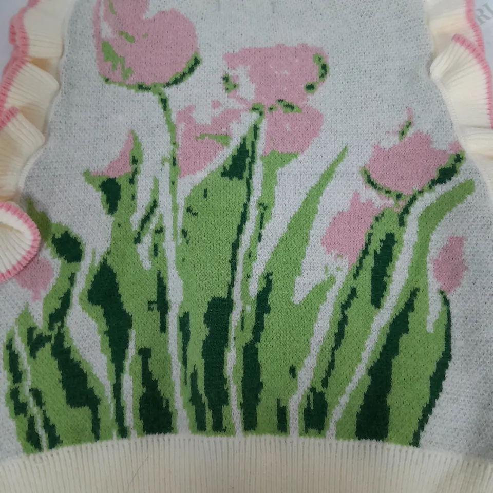 CIDER SLEEVELESS FLORAL SWEATER IN GREY/CREAM - MEDIUM