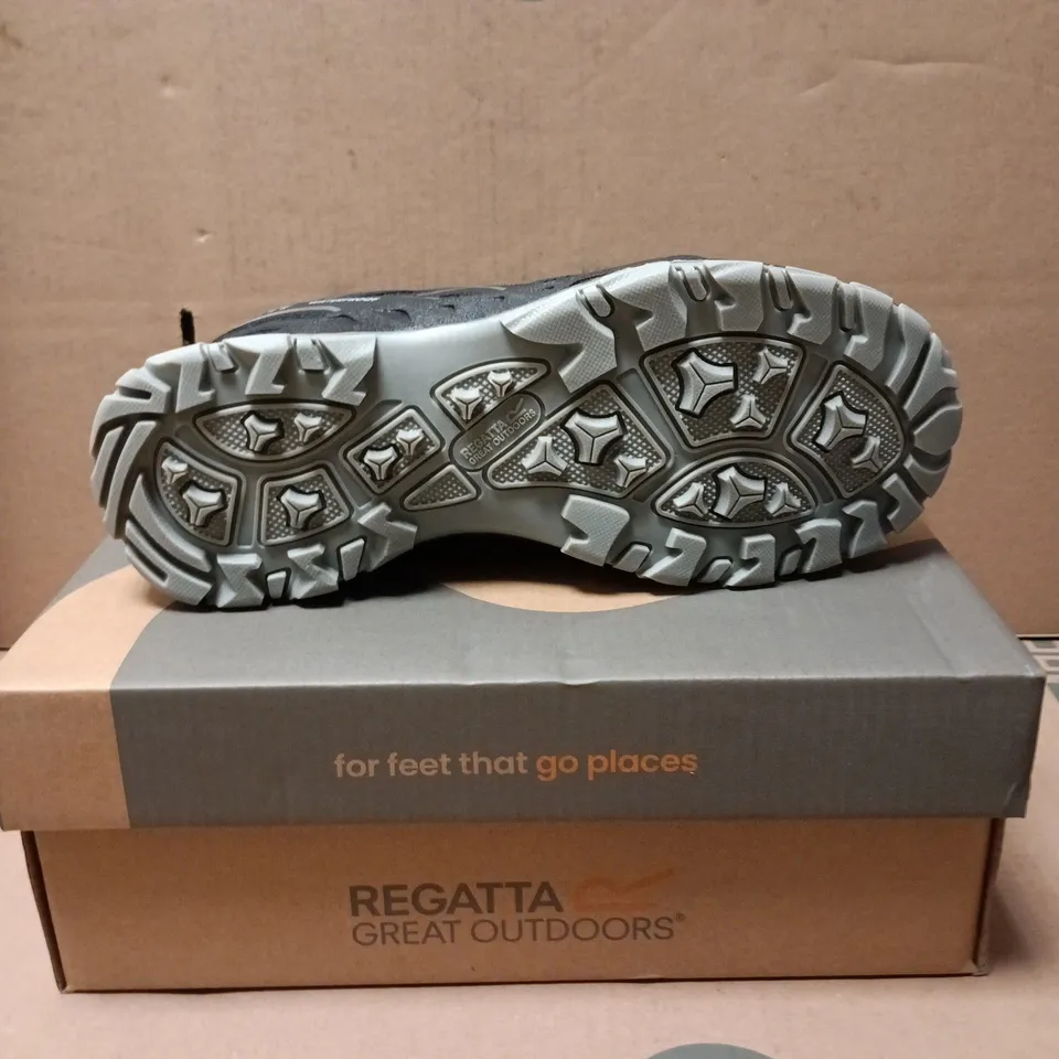 REGATTA VENDEAVOUR JNR KIDS' WATERPROOF SHOES – BLACK/LIGHT STEEL, UK 5