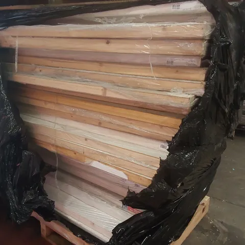 PALLET CONTAINING A VERY LARGE QUANTITY OF ASSORTED DOORS