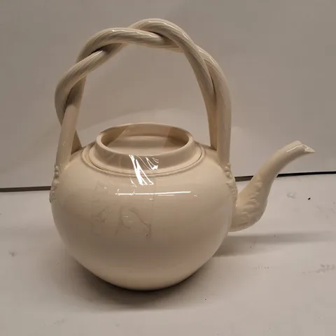 ROYAL CREAMWARE TEAPOT β MADE IN ENGLAND, MASTERPIECES