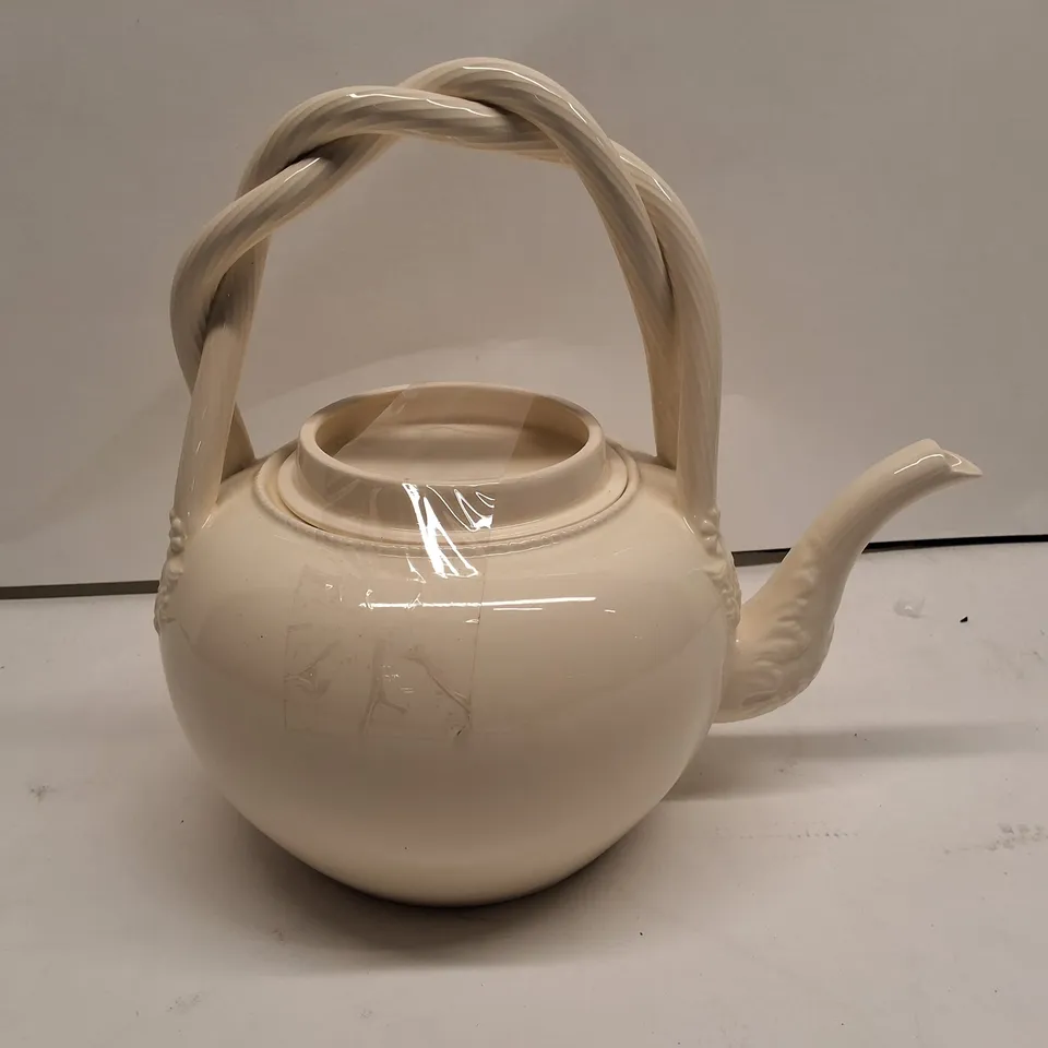 ROYAL CREAMWARE TEAPOT – MADE IN ENGLAND, MASTERPIECES