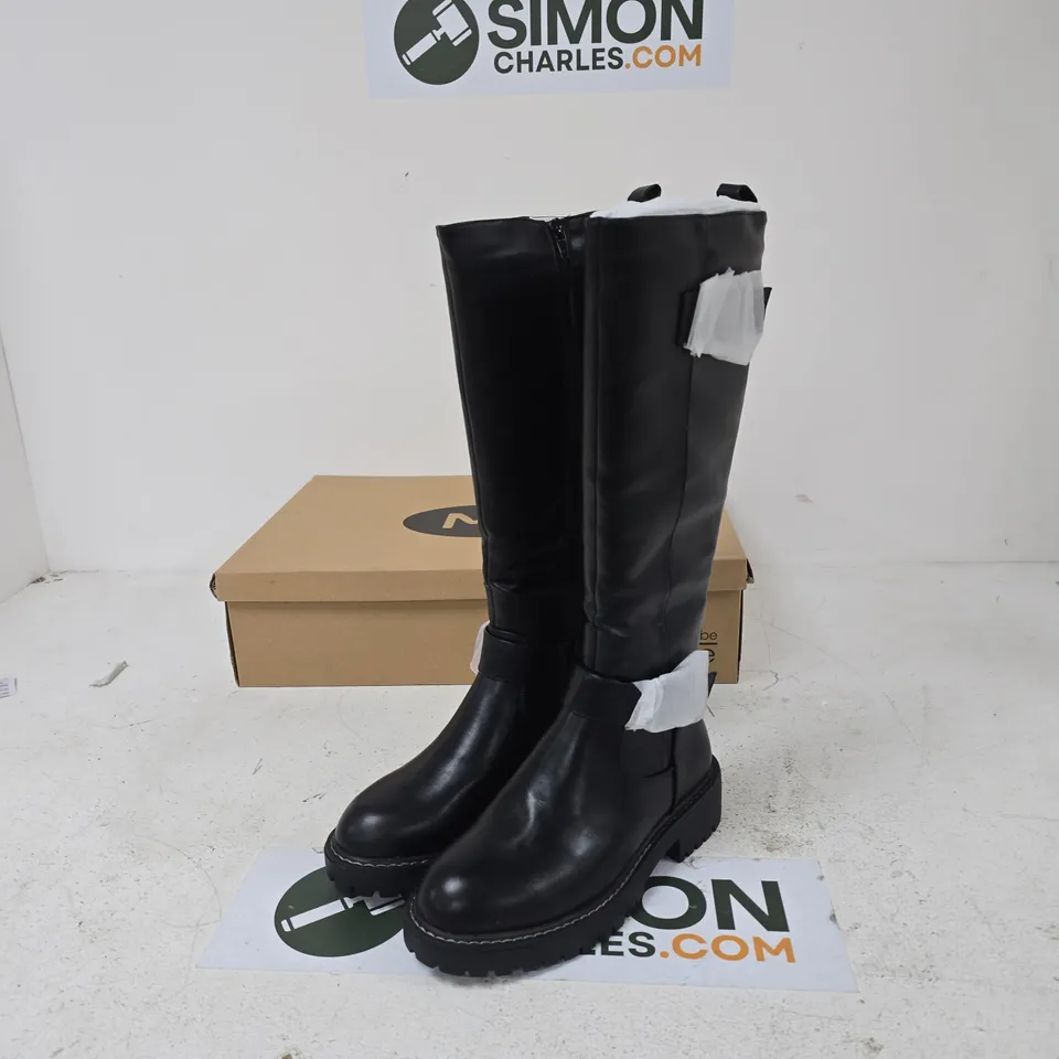 BLACK KNEE-HIGH LEATHER BOOTS – UK 5 / EU 38 – STYLE F51204 (HW)