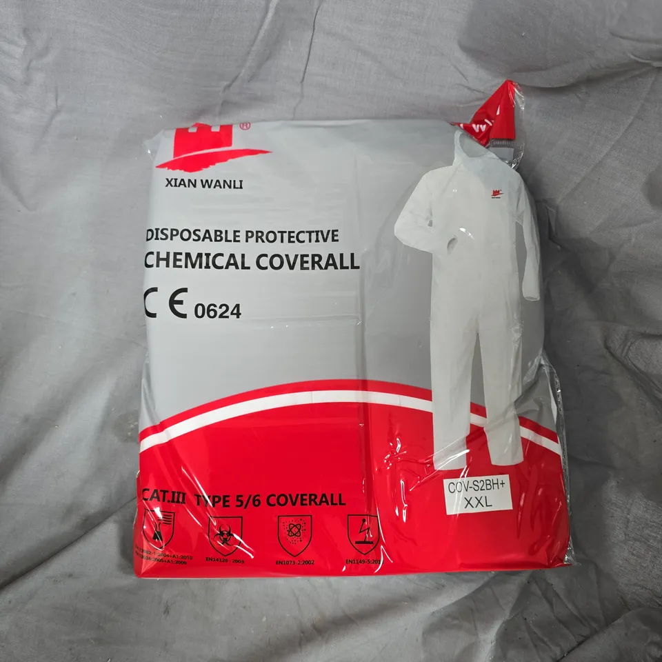 APPROXIMATELY 25 DISPOSABLE PROTECTIVE CHEMICAL COVERALLS IN WHITE - XXL