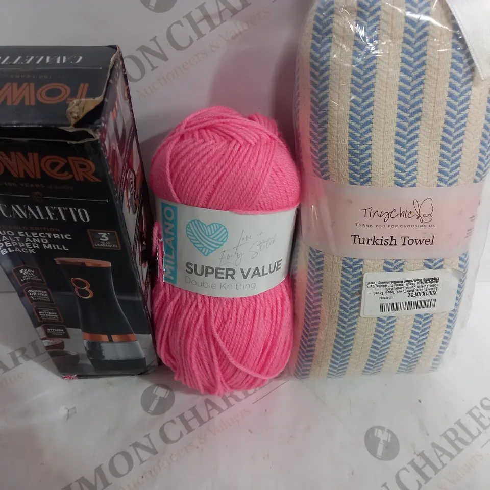 BOX OF APPROX. 15 HOUSEHOLD ITEMS TO INCLUDE SALT AND PEPPERS MILL - TURKISH TOWEL'S - COTTON / COLLECTION ONLY 
