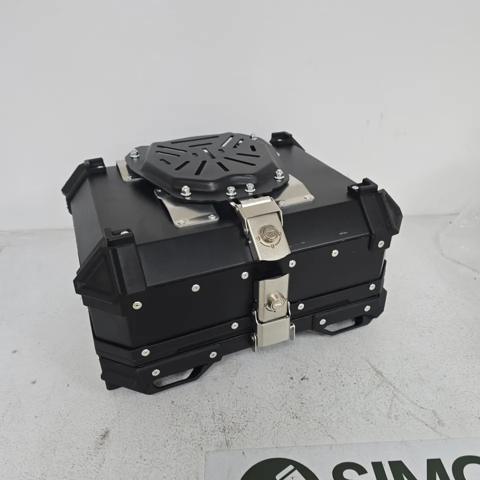 CAMERA GEAR FLIGHT CASE WITH TOP MOUNTING PLATE – BLACK