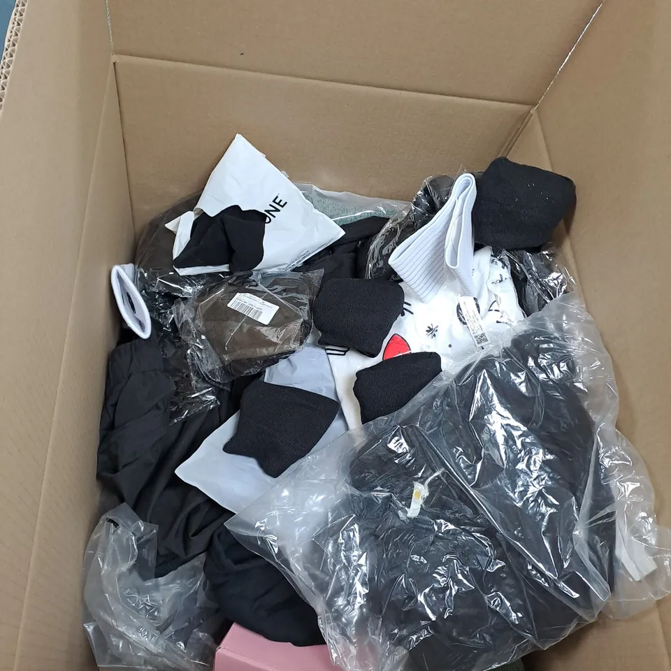BOX OF APPROX. 25 ASSORTED CLOTHING VARYING IN SIZE/COLOUR/STYLE TO INCLUDE:  TOPS, TROUSERS, JUMPERS