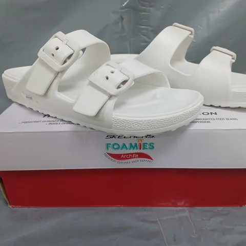 BOX OF APPROXIMATELY 8 PAIRS OF SHOES IN VARIOUS STYLES, SIZES, AND COLOURS