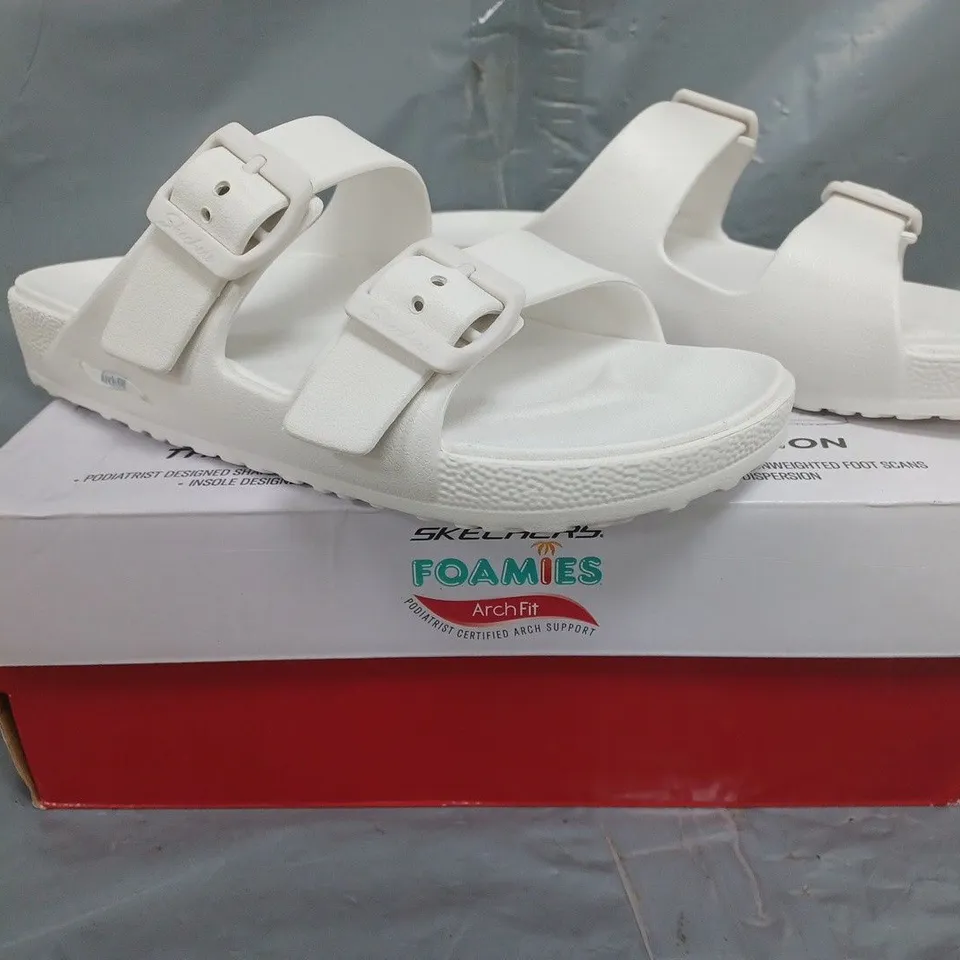 BOX OF APPROXIMATELY 8 PAIRS OF SHOES IN VARIOUS STYLES, SIZES, AND COLOURS