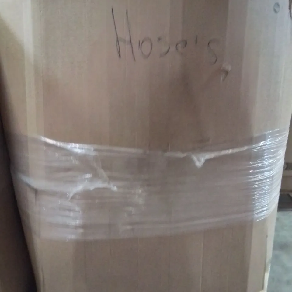PALLET CONTAINING A LARGE QUANTITY OF HOSES