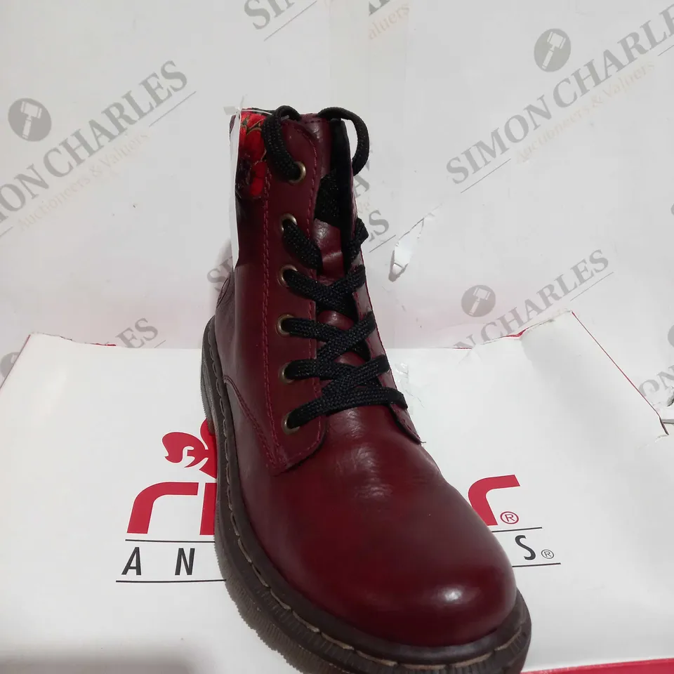 RIEKER RED INTEREST COLOUR BOOT SIZE 4 - BOXED 