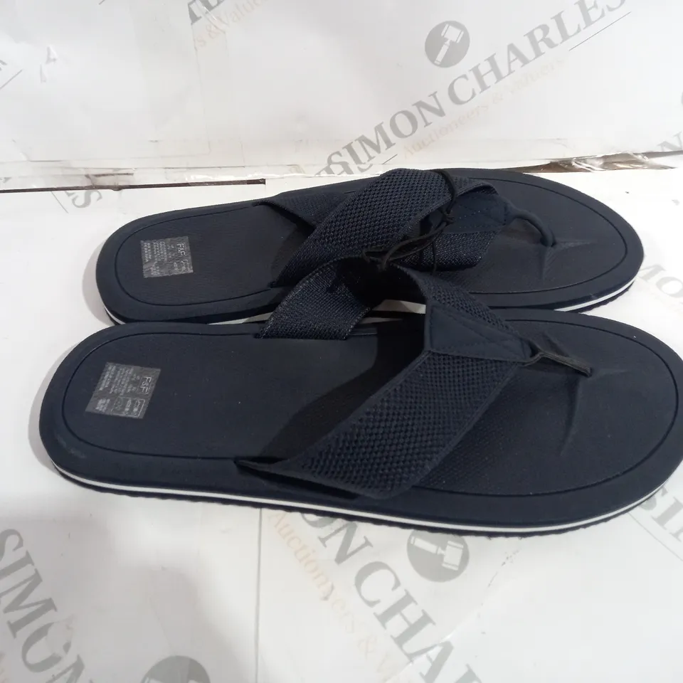 F&F MENS FILP FLOPS SIZE 9/10
