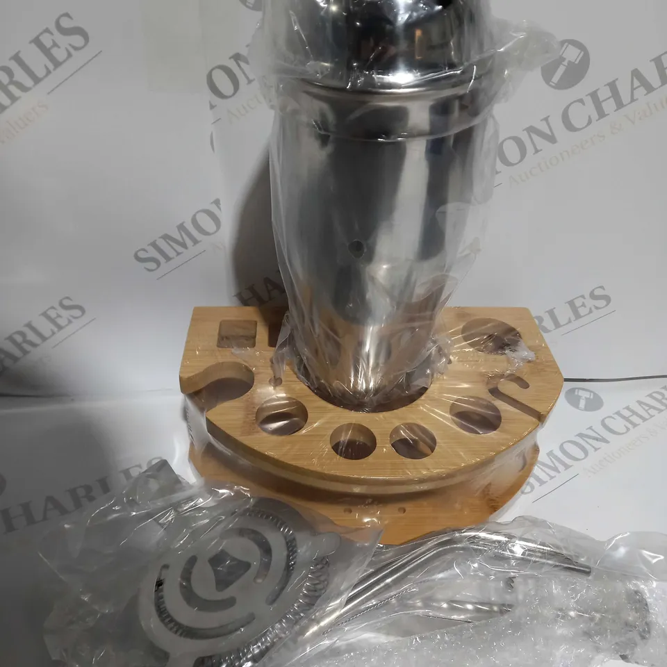 BOXED COCKTAIL SHAKER SET 