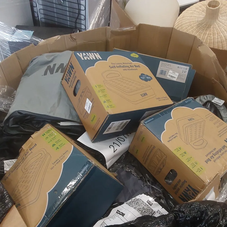 PALLET CONTAINING A VERY LARGE QUANTITY OF YAWN AIR BEDS ECT