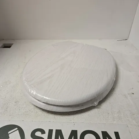 OAK EFFECT TOILET SEAT