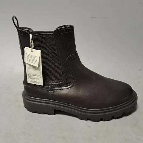 M&S PAIR OF BROWN HIGH TOP BOOTS- SIZE 6 