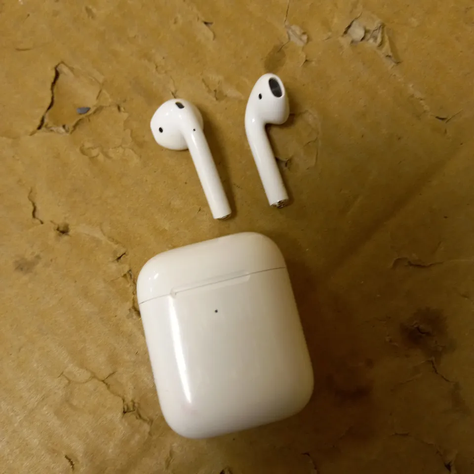 APPLE AIRPODS