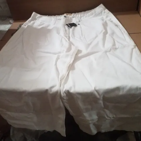 BOX CONTAINING APPROXIMATELY 11 BRAND NEW SIMPLY BE ECRU WIDE LEG JEANS - SIZE 26R