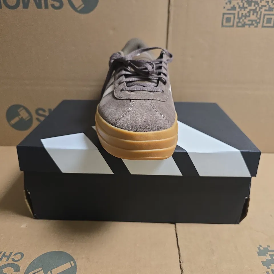 BOXED PAIR OF ADIDAS VL COURT BOLD TRAINERS IN BROWN/PALE PINK SIZE UK 8.5