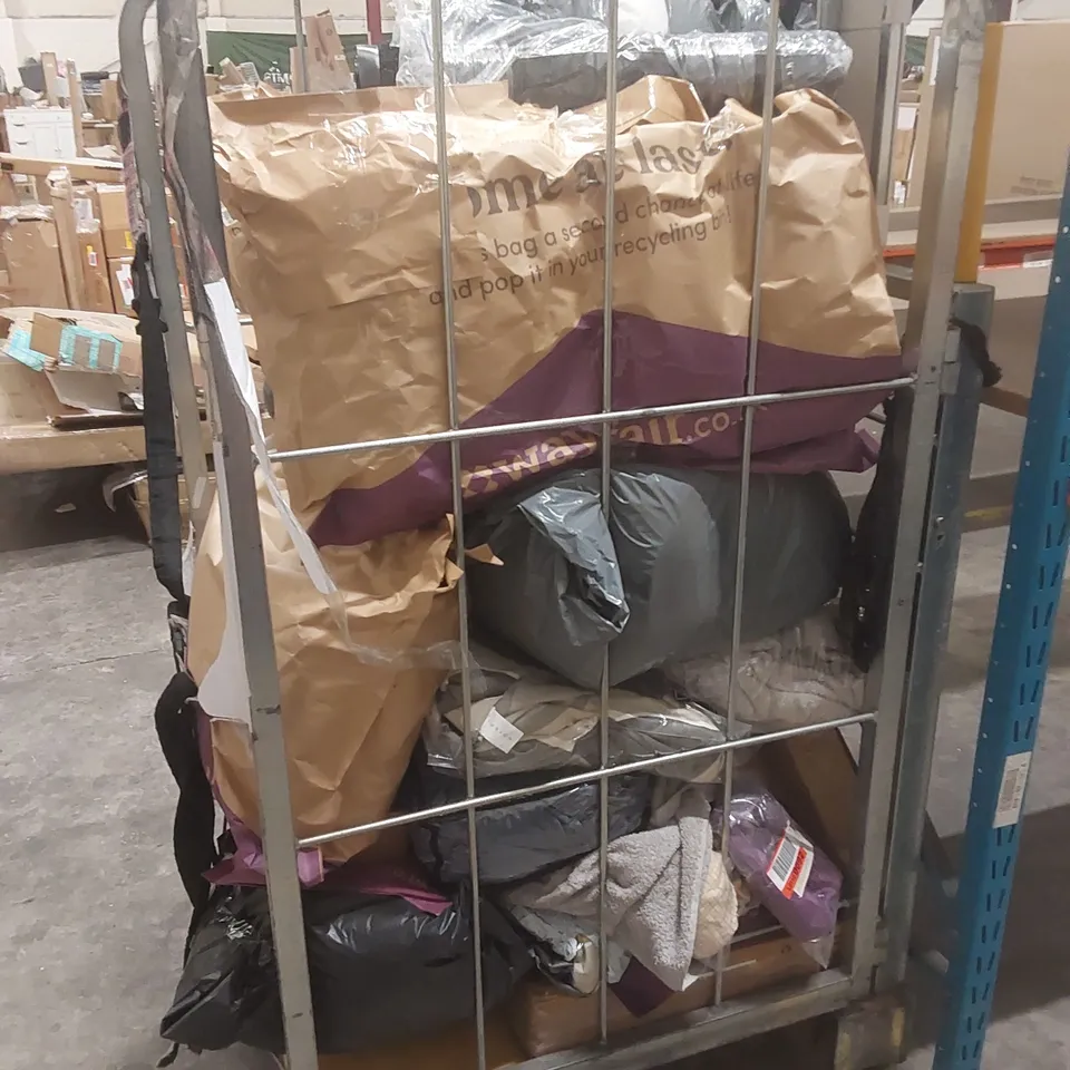 CAGE CONTAINING A LARGE QUANTITY OF ASSORTED HOUSEHOLD ITEMS // CAGE NOT INCLUDED 