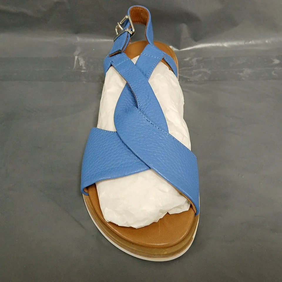 BOXED PAIR OF ADESSO DAISY SANDALS IN CORNFLOWER SIZE 6