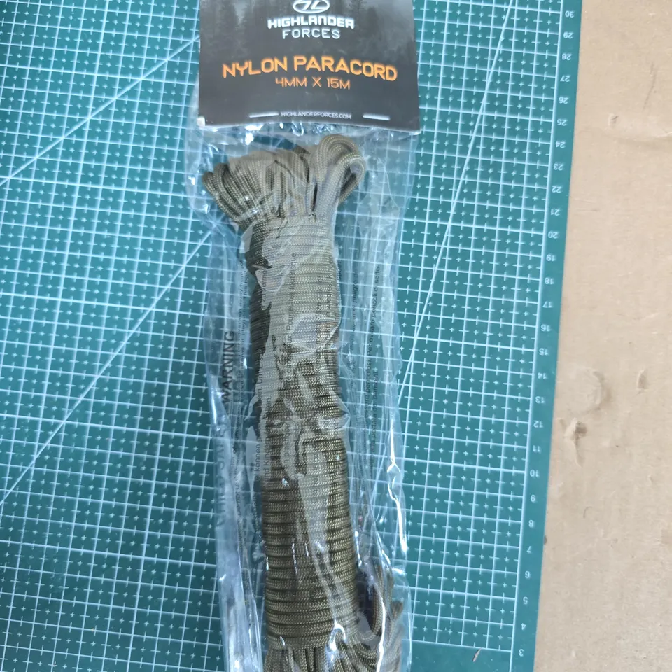 TOTE OF APPROXIMATELY 15 ASSORTED ITEMS TO INCLUDE: NYLON PARACORD 