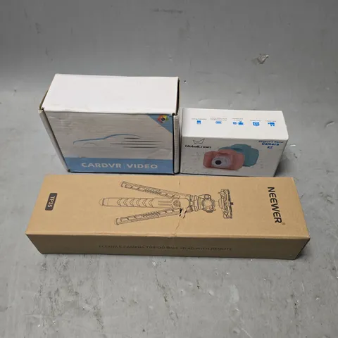 APPROXIMATELY 5 ASSORTED ELECTRICAL PRODUCTS TO INCLUDE CAMERA TRIPOD, CHILDRENS CAMERA, SENSOR LIGHTS ETC