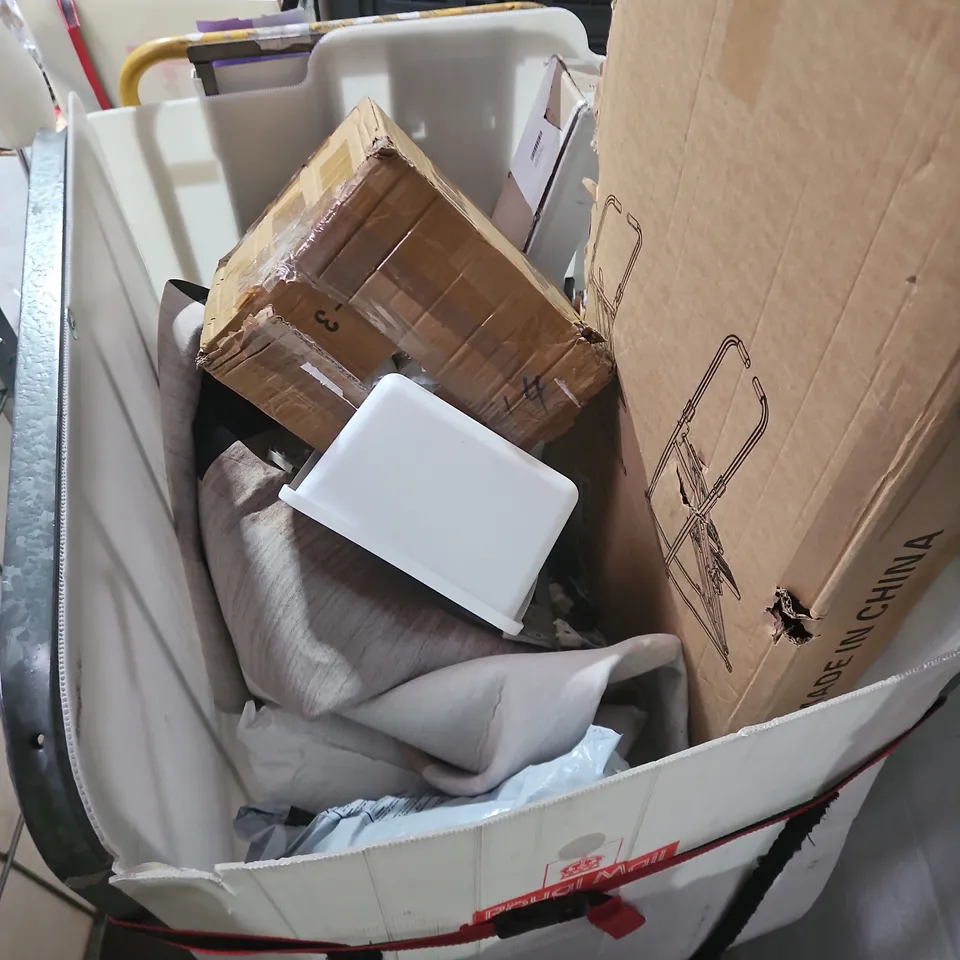 CAGE OF APPROXIMATELY 15 ASSORTED HOUSEHOLD ITEMS TO INCLUDE: SPONGES AND WALK ON BIKE