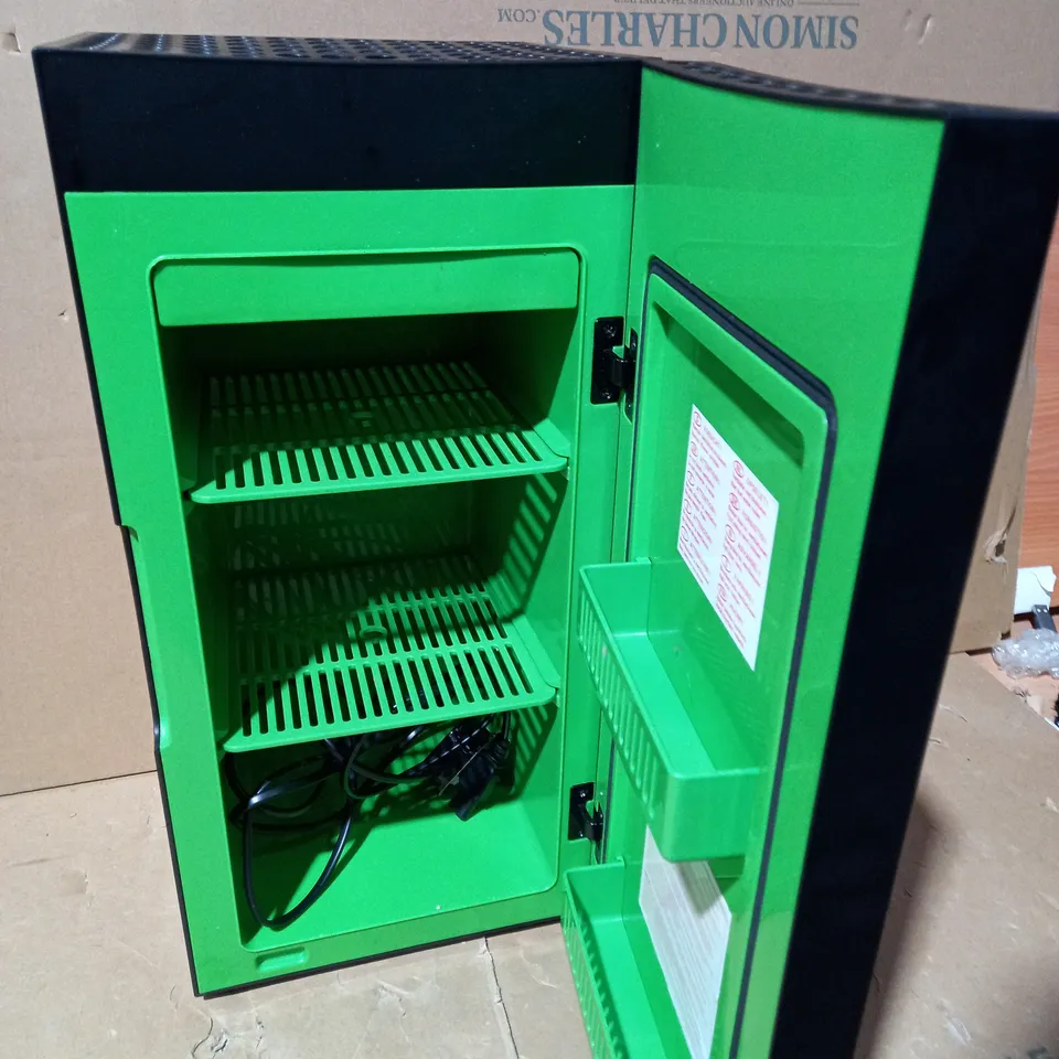 UKONIC XBOX SERIES X REPLICA MINI FRIDGE