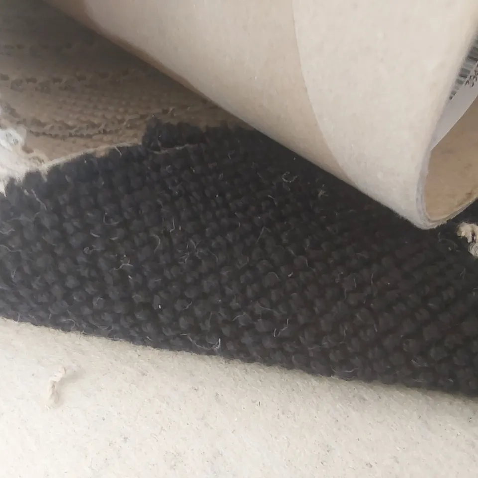 ROLL OF QUALITY DECO FLATWEAVE HERRINGBONE CARPET - APPROXIMATELY 6.7 x 5m