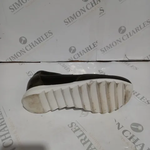 RUTH LANGSFORD WEDGE TRAINER SIZE 5