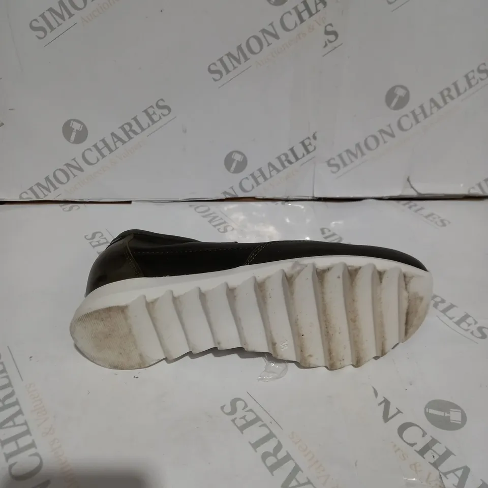 RUTH LANGSFORD WEDGE TRAINER SIZE 5