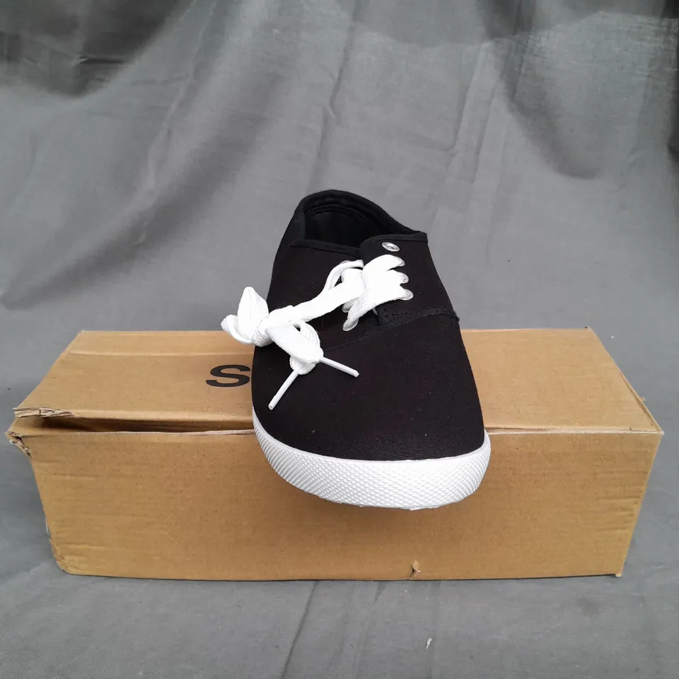 BOX OF APPROX 12 SPORT BLACK SHOES IN VARIOUS SIZES