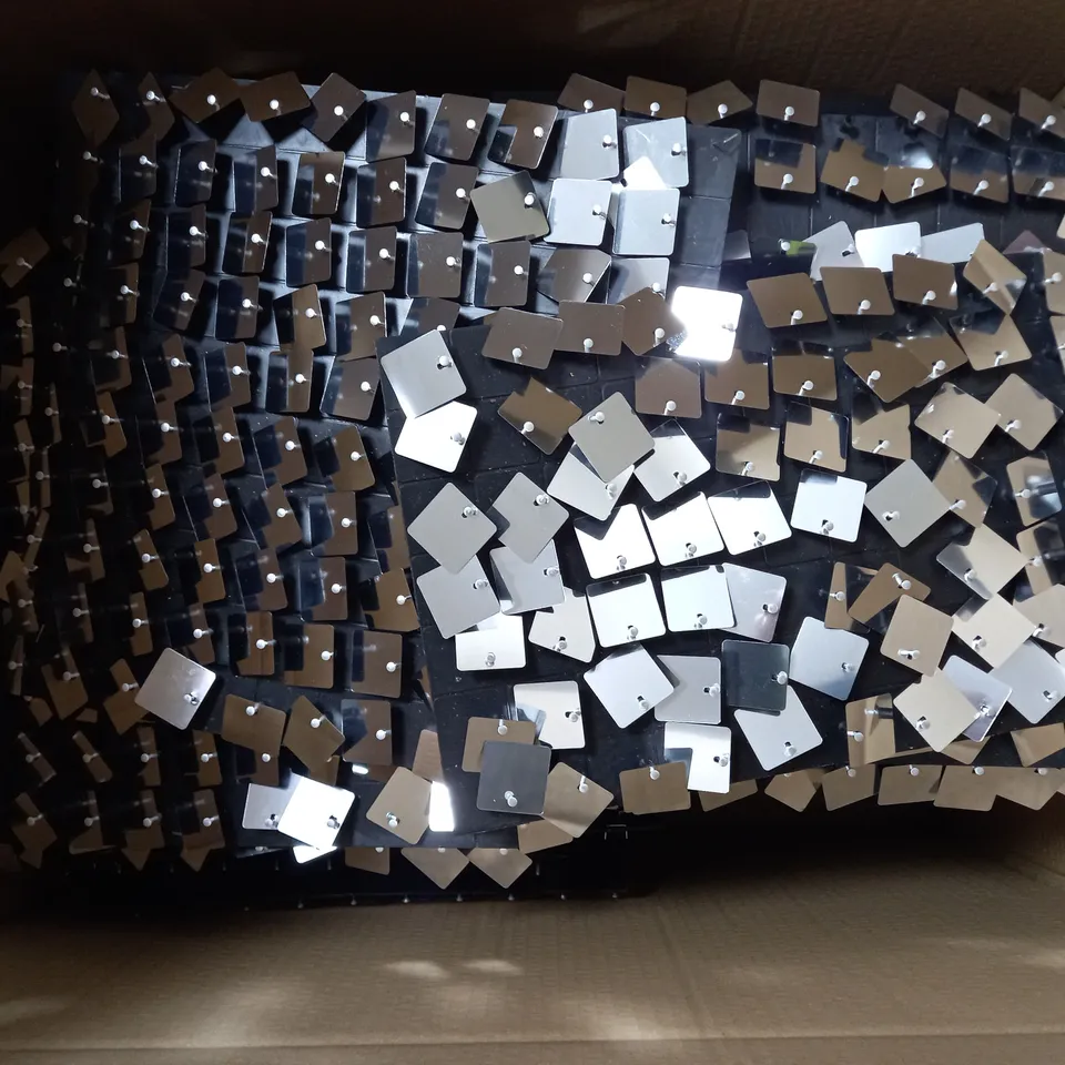 BOX OF APPROXIMATELY 40 PANELS OF SEQUIN WALL SHIMMER ART APPROX 30 X 30CM EACH