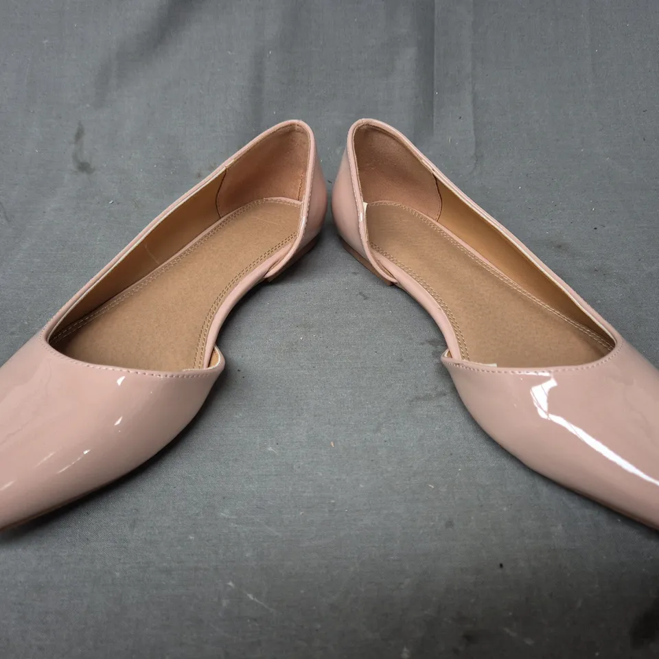 BOXED PAIR OF ASOS DESIGN WIDE FIT POINTED TOE FLATS IN NUDE UK SIZE 8