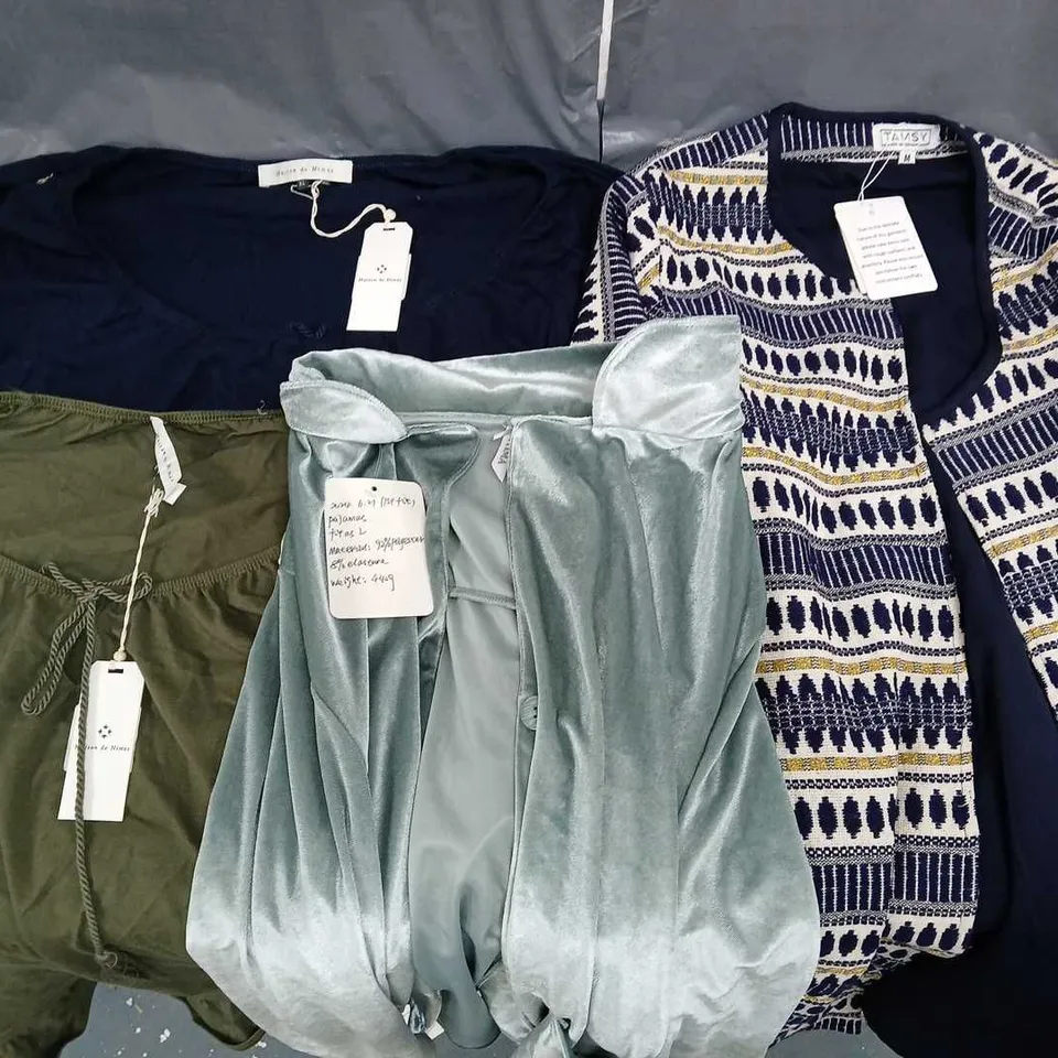 LOT OF APPROXIMATELY 25 ASSORTED CLOTHING ITEMS TO INCLUDE REGATTA, JOOVI AND MAISON DE NIMES