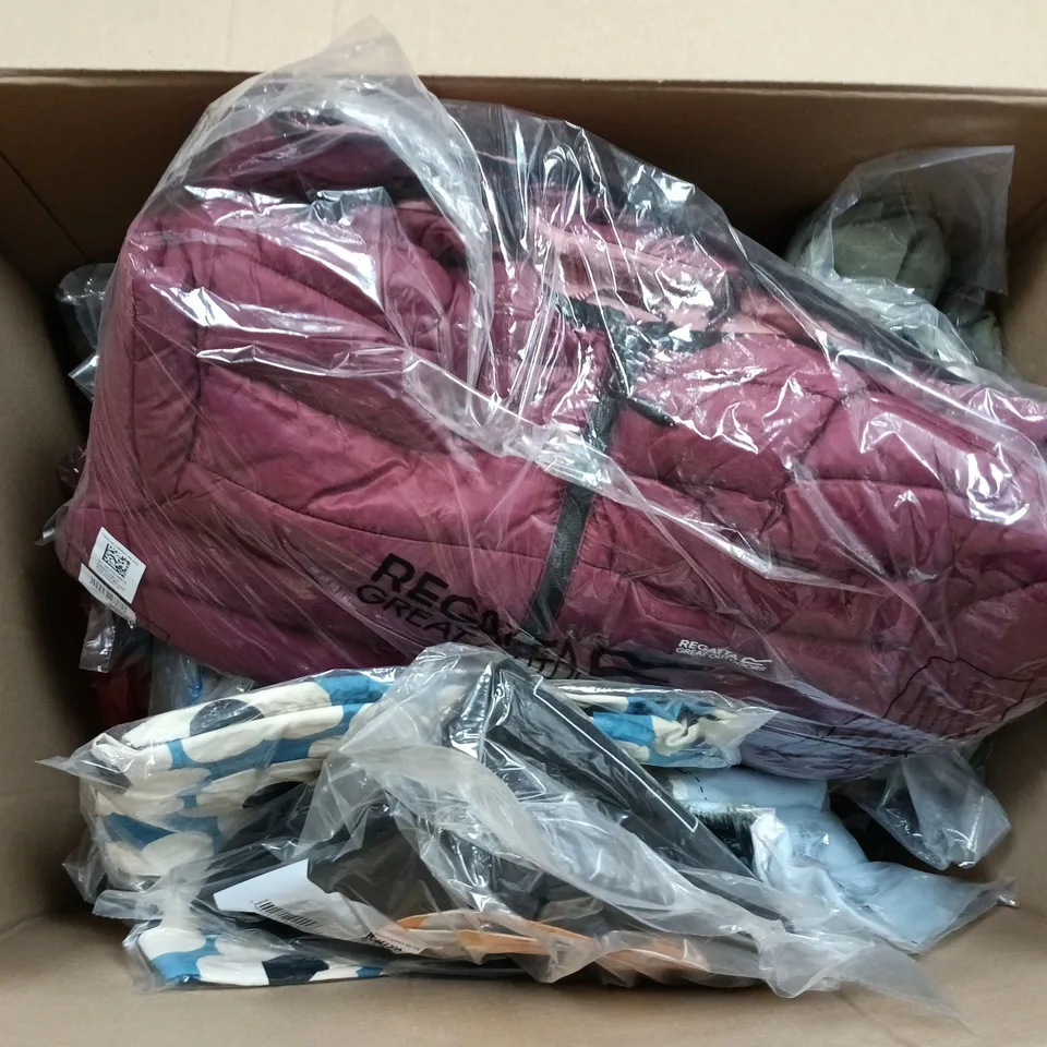 APPROXIMATELY 24 ASSORTED BRAND NEW REGATTA CLOTHING ITEMS IN VARIOUS SIZES, STYLES & COLOURS TO INCLUDE RAZIA II, CASPEN, HOOD MARIZION, ETC