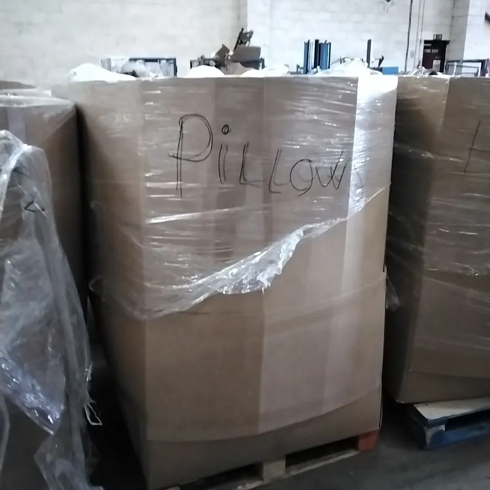 PALLET TO CONTAIN A LARGE ASSORTMENT OF PILLOWS AND CUSHIONS // BRANDS MAY VARY