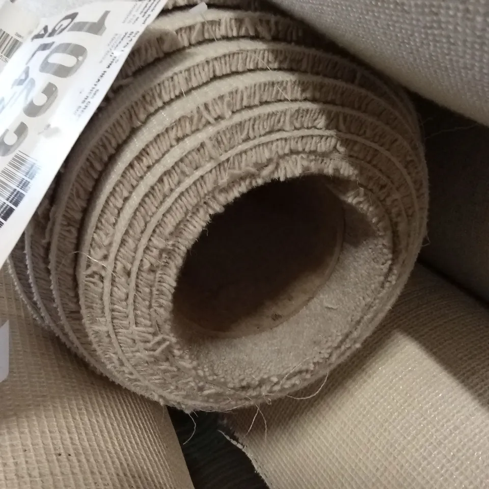 ROLL OF QUALITY CRESTA CARPET // APPROX SIZE: 5 X 4.02m