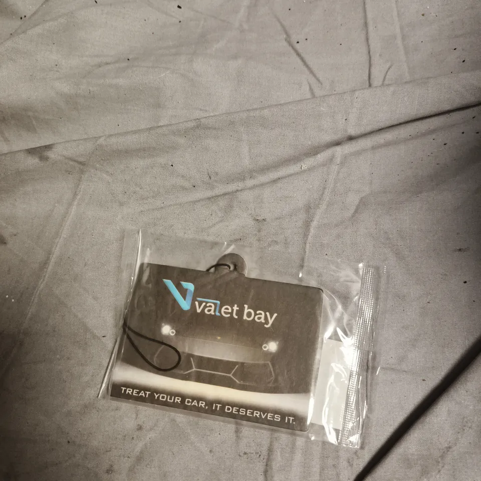 BOX OF APPROXIMATELY 100 VALET BAY CAR AIR FRESHENERS 