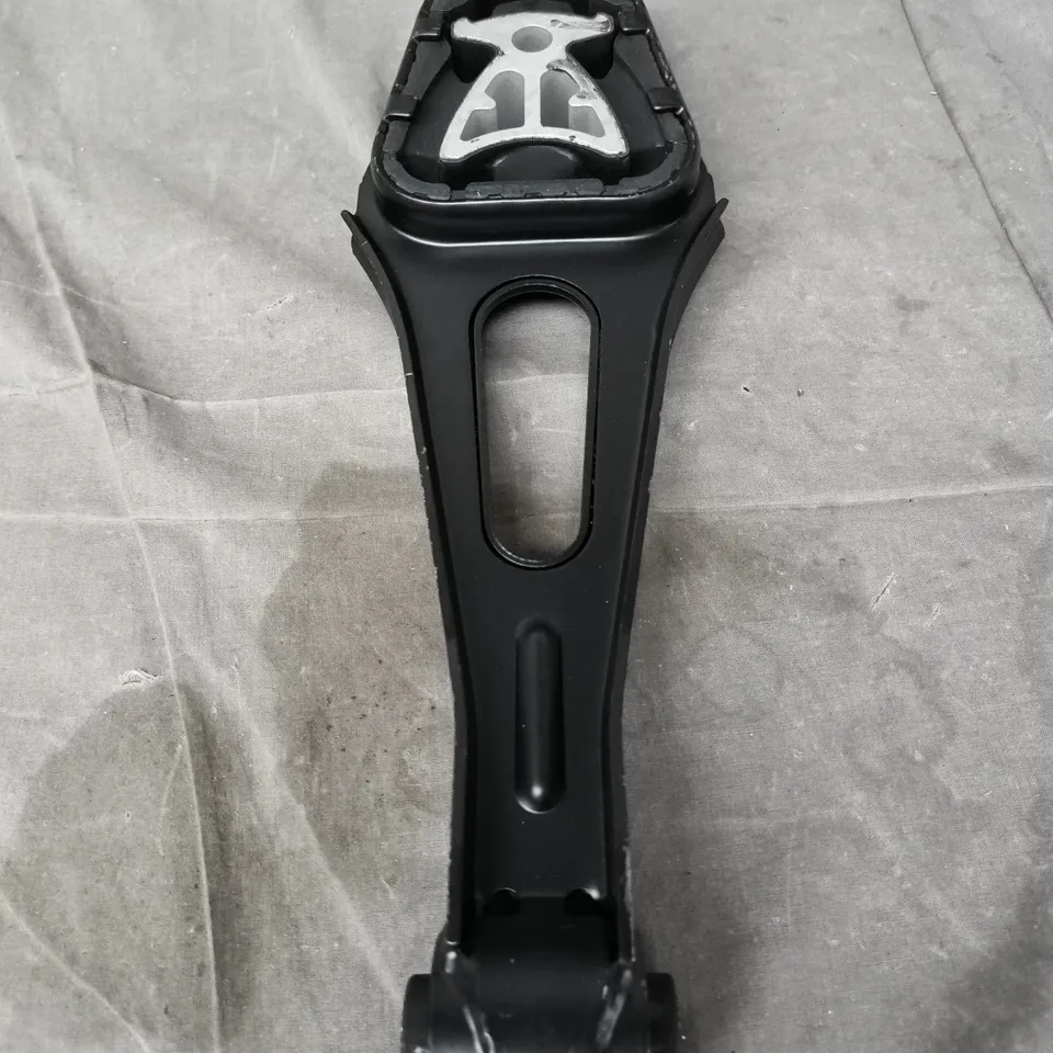 GEARBOX ENGINE MOUNT INSULATOR SUPPORT