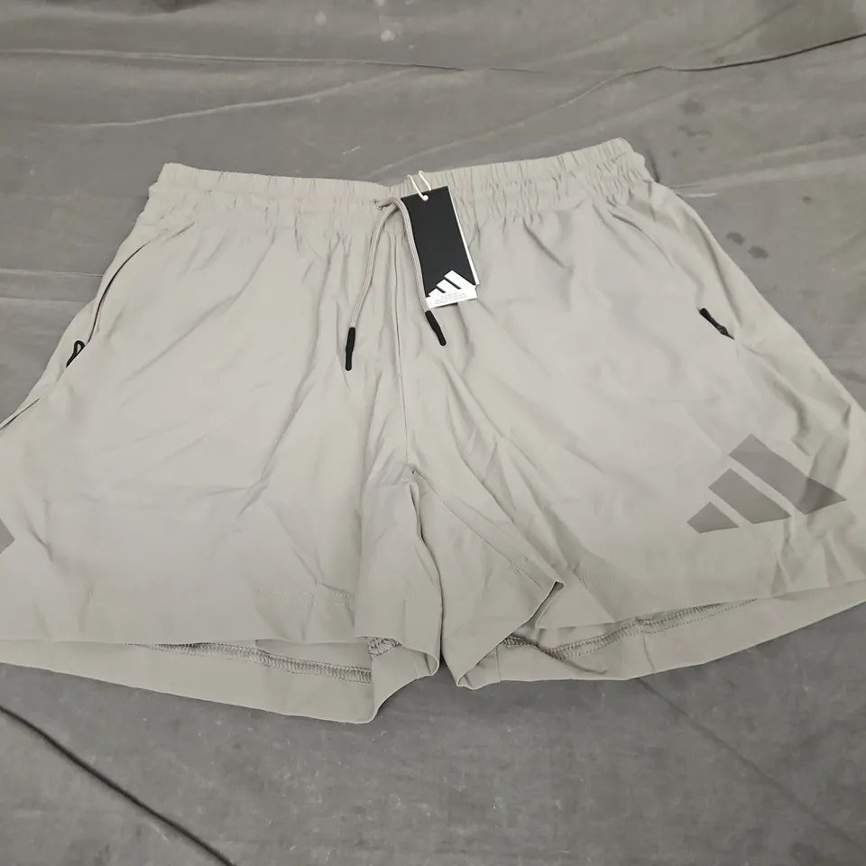 ADIDAS LOGO CASUAL SHORTS - SIZE L