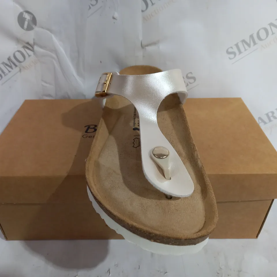 BONOVA IBIZA PEARL SHINE FOOTBED SANDAL SIZE 6