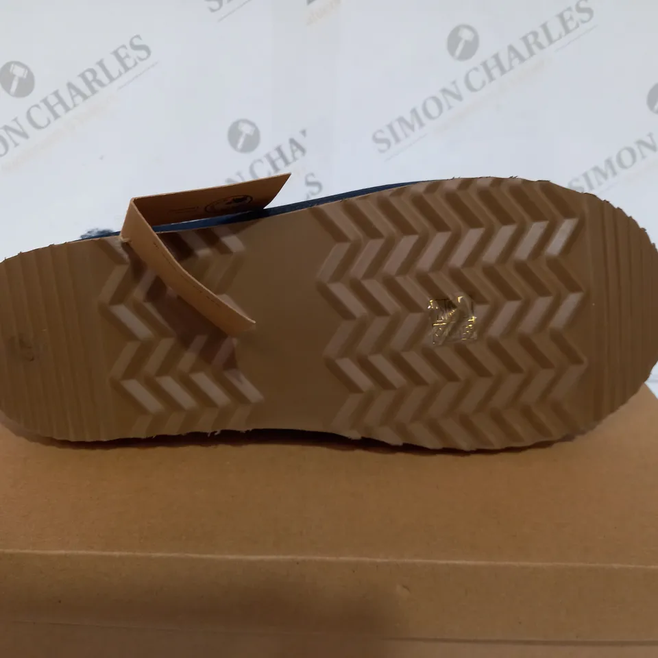 BOXED BONOVA HANDMADE BLUE & TAN SLIPPER - SIZE 42