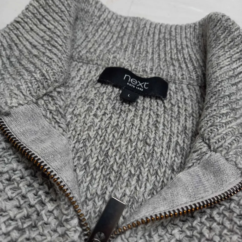 NEXT 1/4 ZIPPED FLEECE - SIZE L