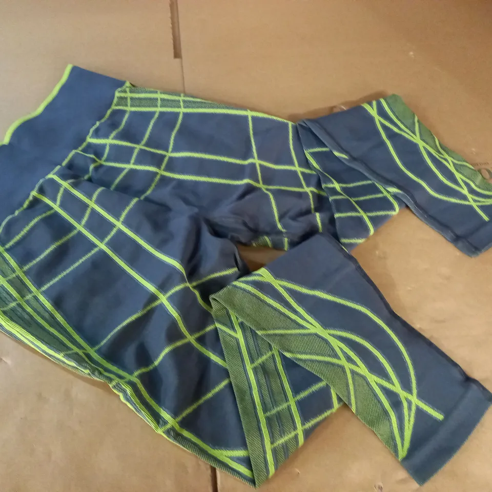 GYMSHARK GREY/GREEN TRAINING LEGGINGS - XXL