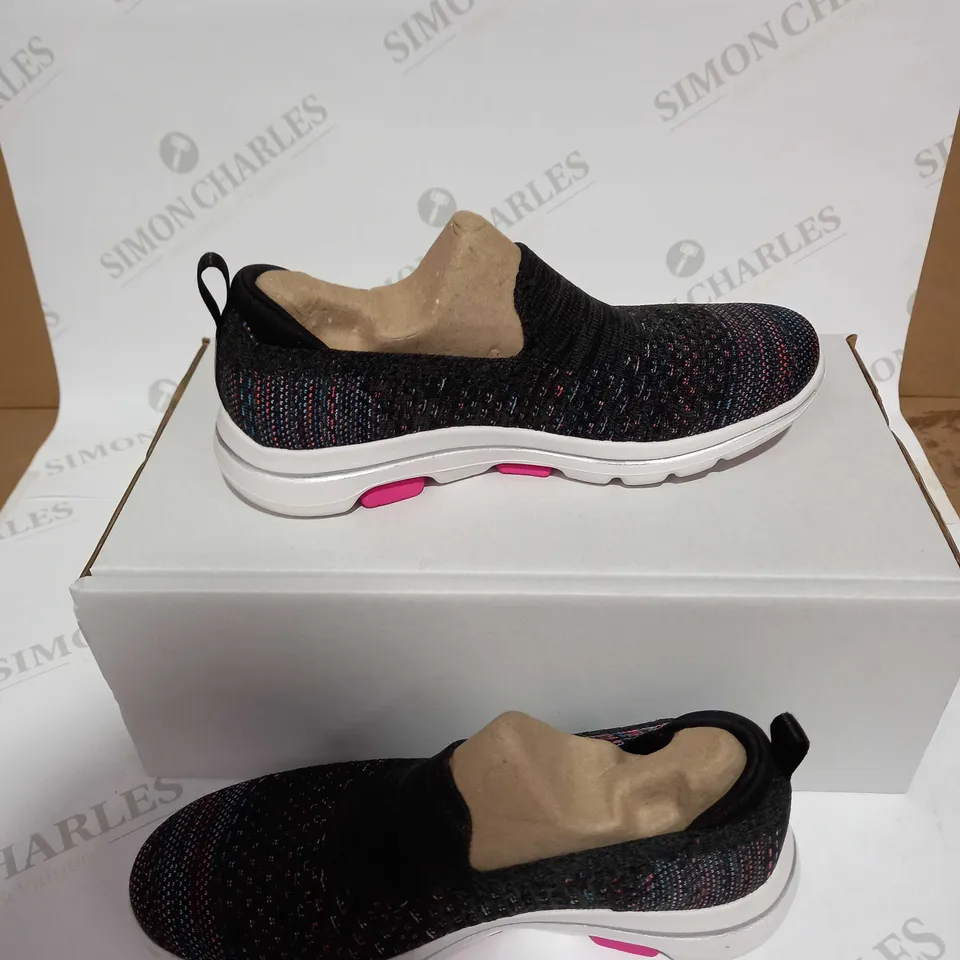 SKECHERS GO WALK 5 MIRAGE SLIP ON TRAINER - SIZE 4.5