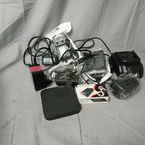 APPROXIMATELY 12 ASSORTED HOUSEHOLD ITEMS TO INCLUDE ROUTERS, CABLES, BATTERY CHARGER, ETC