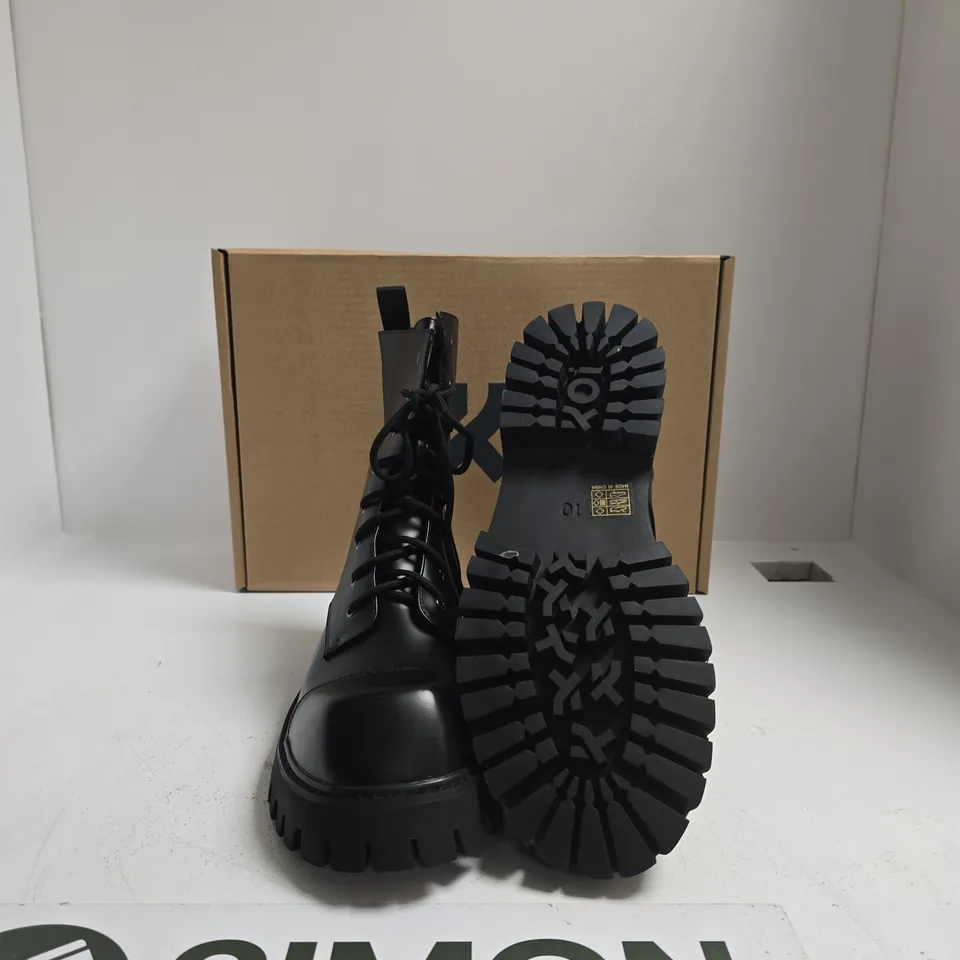 KOI BLACK LEATHER COMBAT BOOT – LACE-UP, CHUNKY SOLE UK SIZE 10