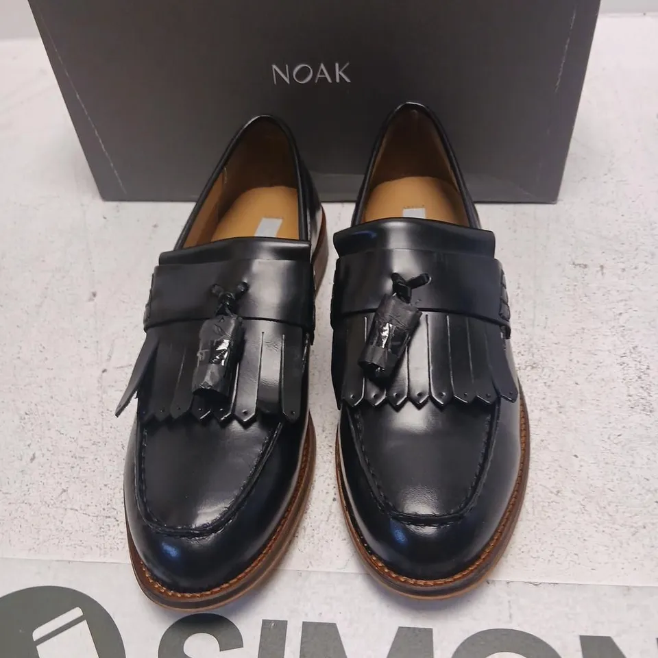 NOAK LEATHER FRINGE LOAFERS – BLACK, UK 9
